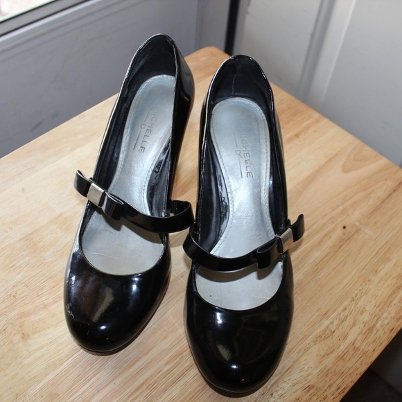 Michelle D Shoes, 6 - Picture 1 of 2